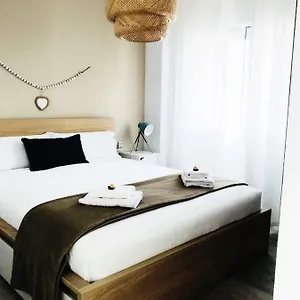 https://quincoces-apartment.adeje-hotels.com